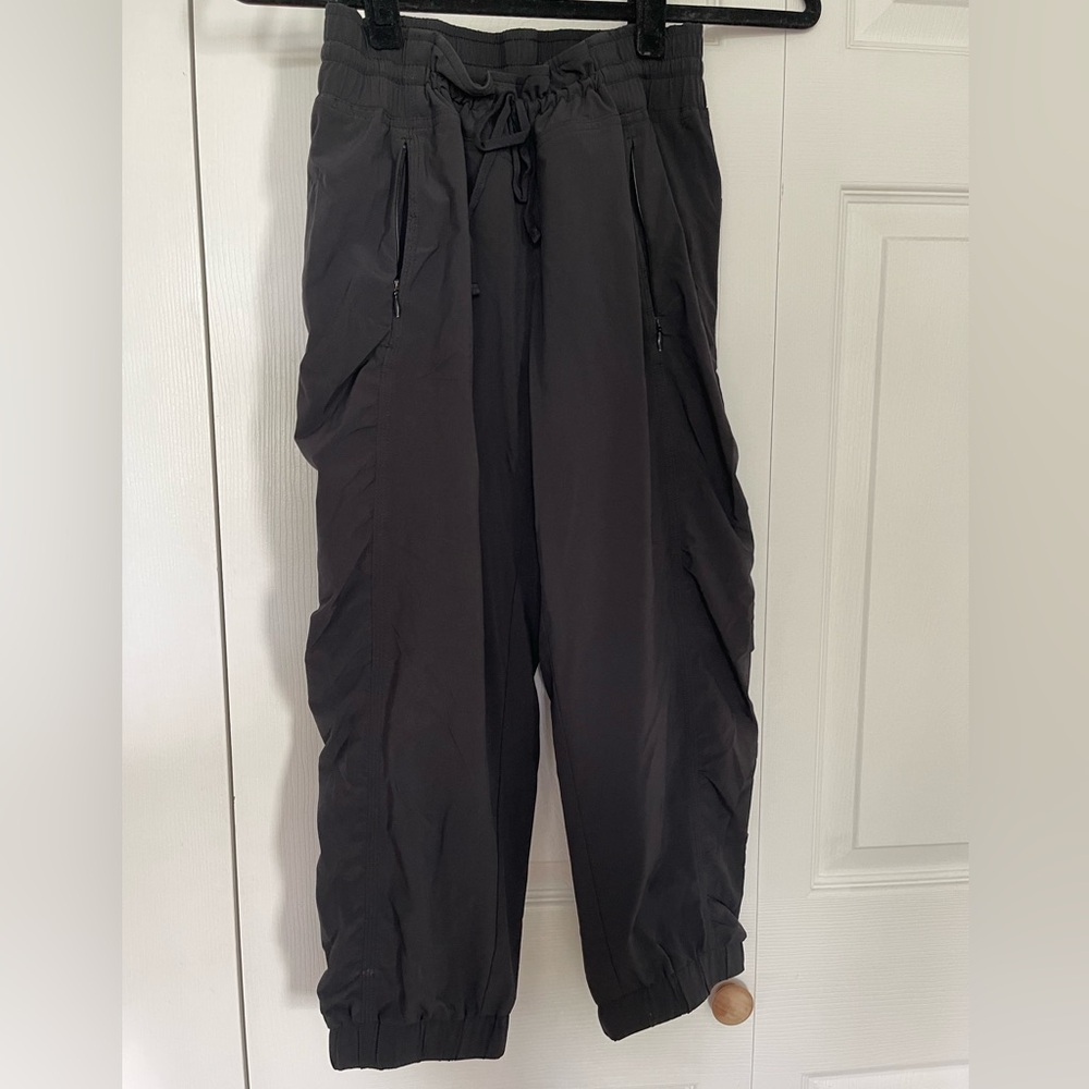 Athleta La Viva Black Capri Jogger Pants 2